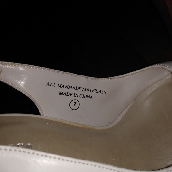3/$15 White peek-a-boo heel - Picture 3 of 4